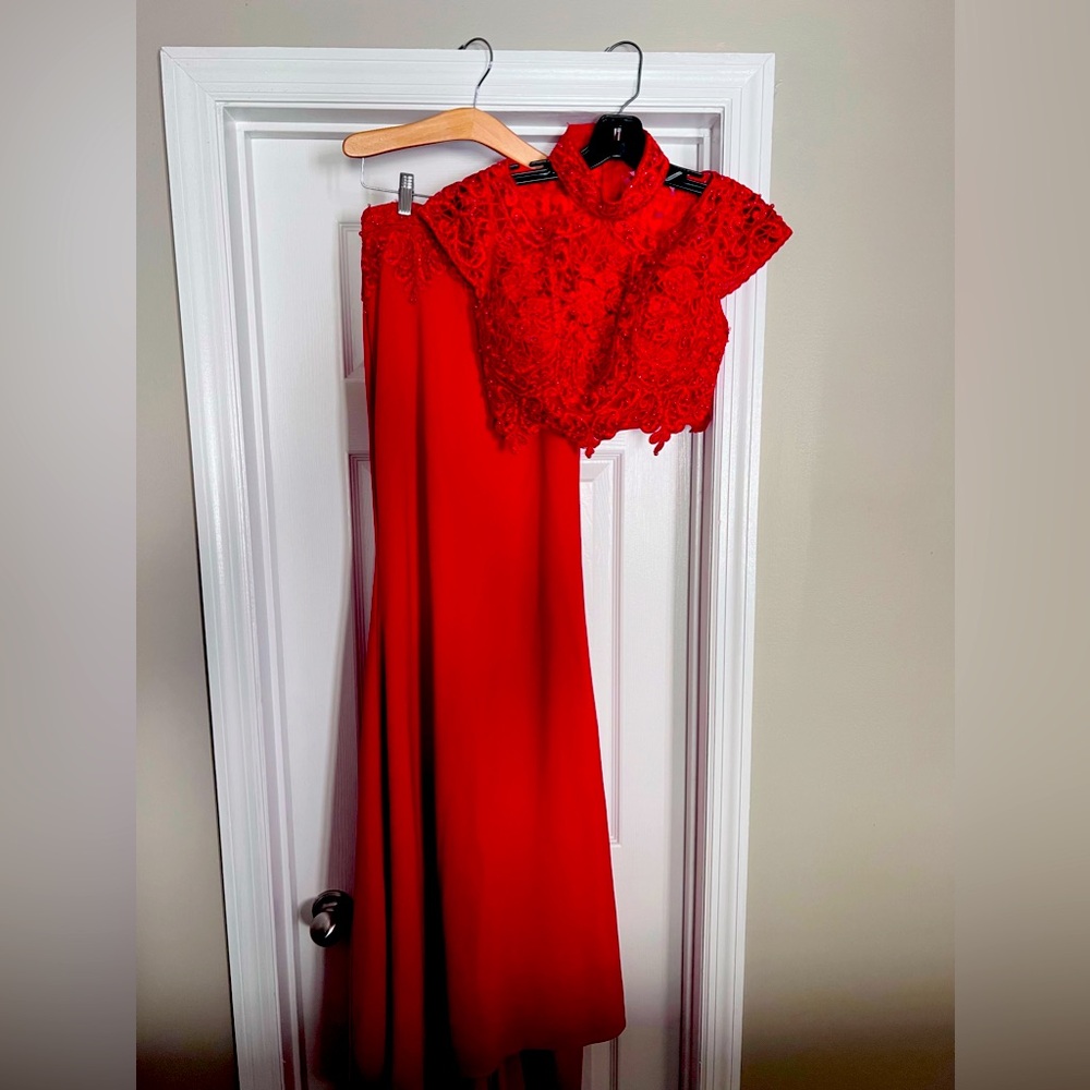 Red iNtrigue 2 piece prom dress